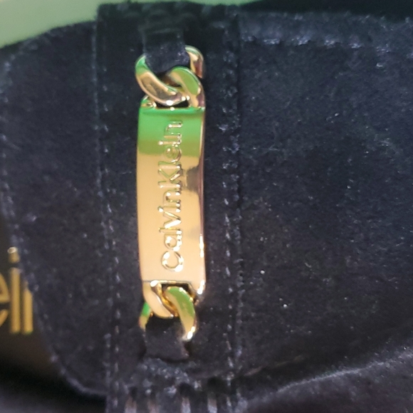 Calvin Klein women's 6.5 black leather shoes with gold front name plate - Picture 8 of 8